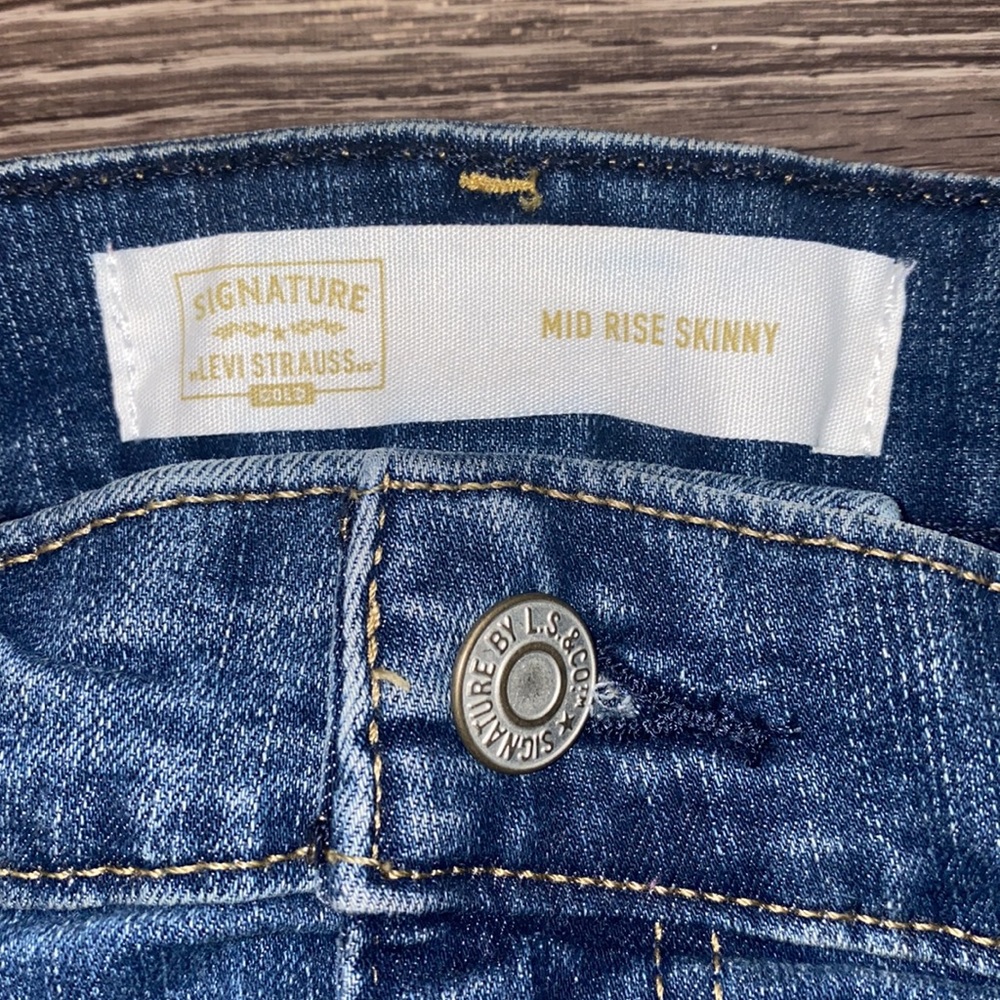 Levi’s Gold Mid Rise Skinny Jeans - Picture 7 of 7